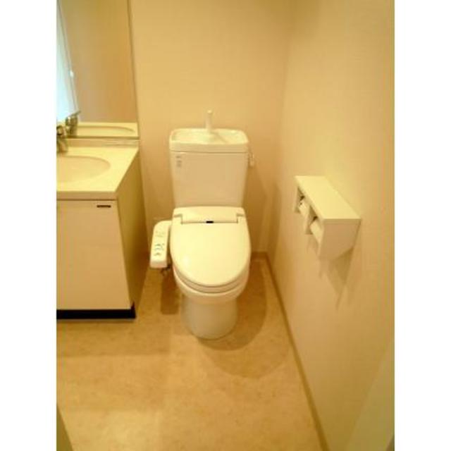 トイレ　※写真は同タイプ住戸です。