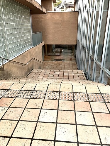 エントランス　エントランスアプローチ　※2025年11月撮影