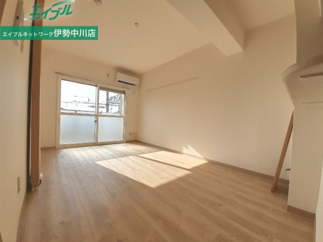 居室・リビング　同型参考写真