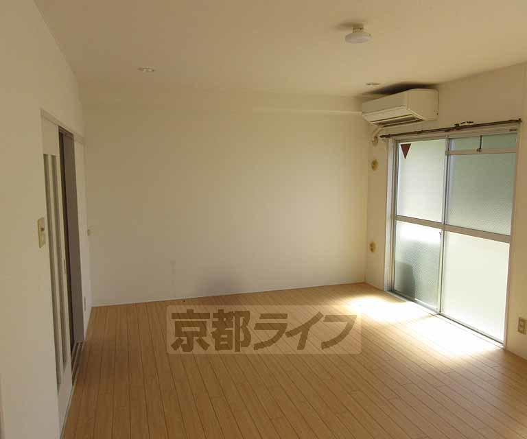 居室・リビング　日当りも良く大きなお部屋で過ごしやすいです！