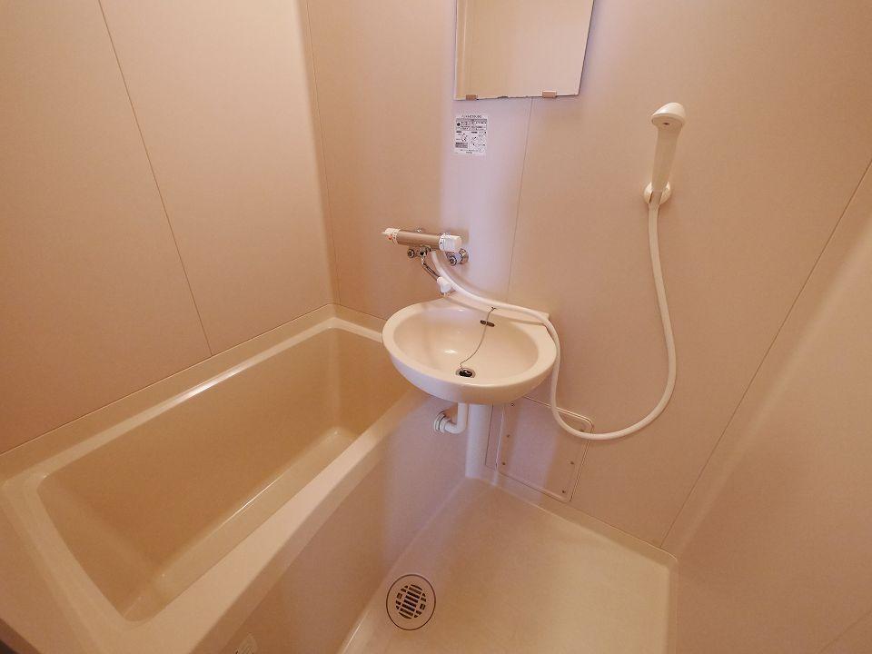バス・シャワールーム　入浴にもお掃除にも便利なシャワー付き！！