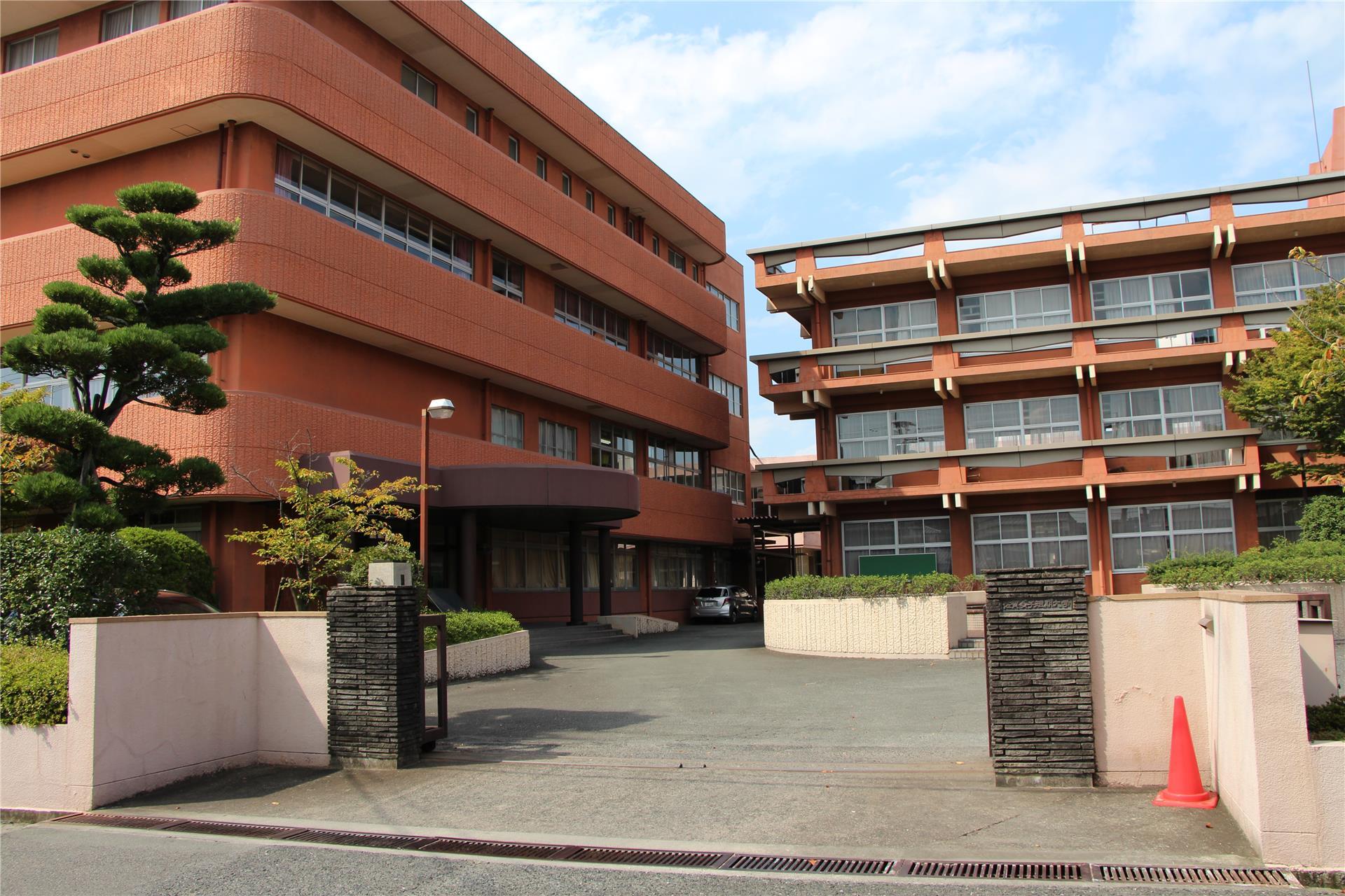 大学・短大　佐賀女子短期大学（大学・短大）まで957m