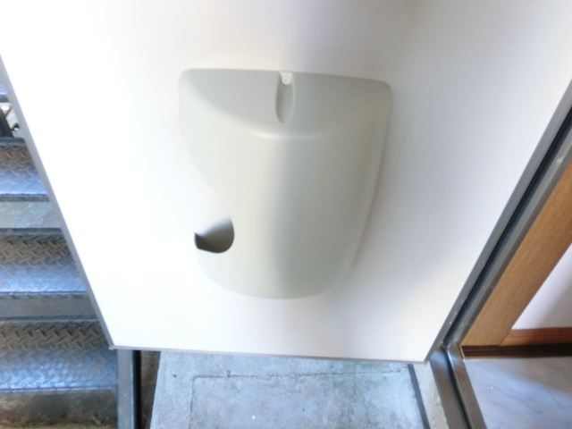 その他設備　玄関扉に付いているポストです