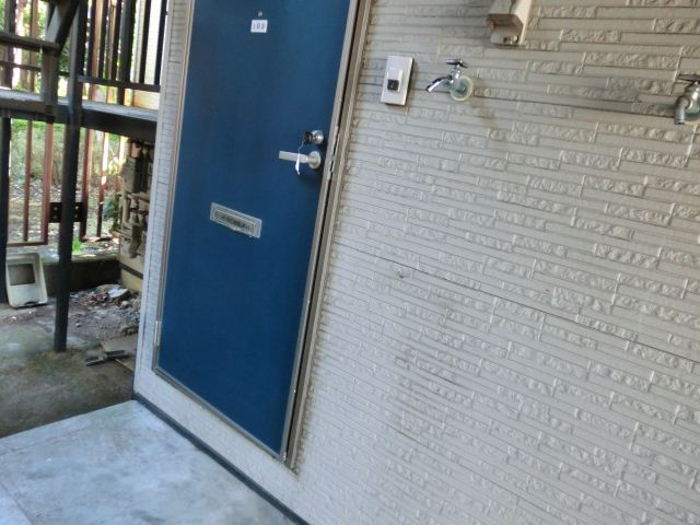 その他　洗濯機置場は外になります