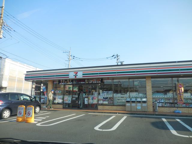 コンビニ　セブンイレブン（コンビニ）まで490m