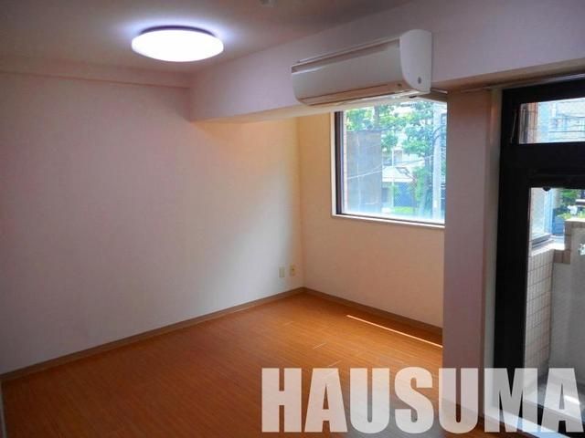 居室・リビング　室内