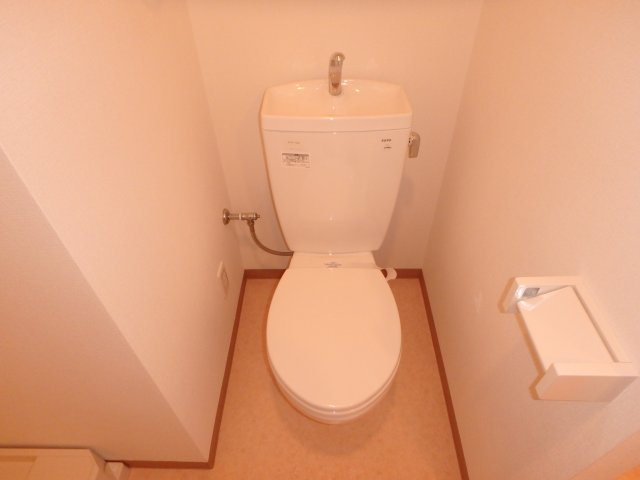 トイレ　他のお部屋の参考写真となります。