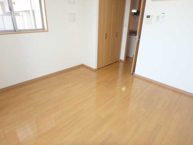 その他部屋・スペース　他のお部屋の参考写真となります。※収納横の窓はございません。