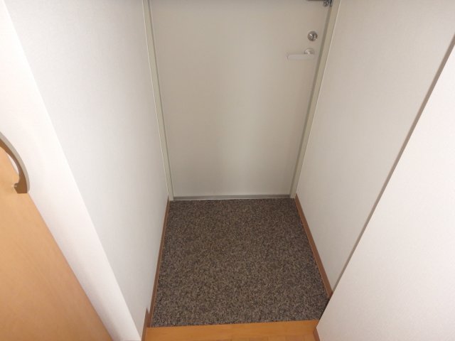 玄関　他のお部屋の参考写真となります。