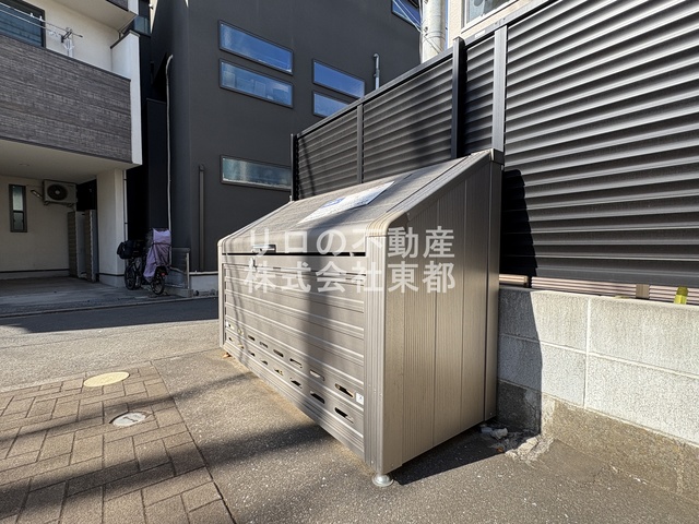 その他共有部分　ＢＯＸタイプのごみ置き場で清潔ですね♪