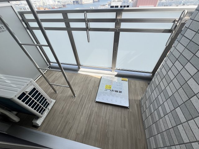 バルコニー　暖かな日差しのふりそそぐバルコニー