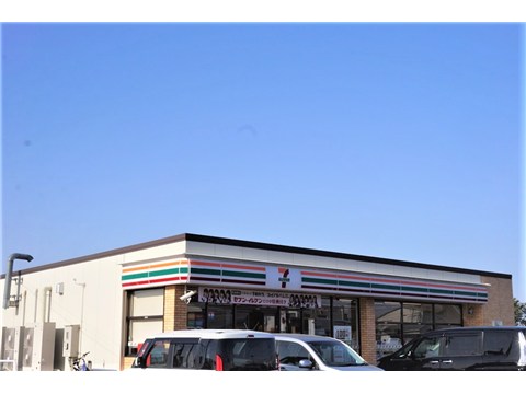 コンビニ　セブンイレブン（コンビニ）まで800m