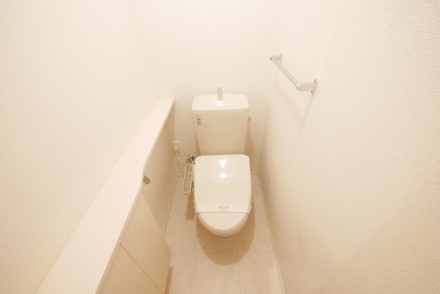 トイレ　★人気の温水洗浄便座付です★