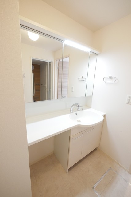 洗面設備　★人気の独立洗髪洗面化粧台で朝の準備にも便利ですね★