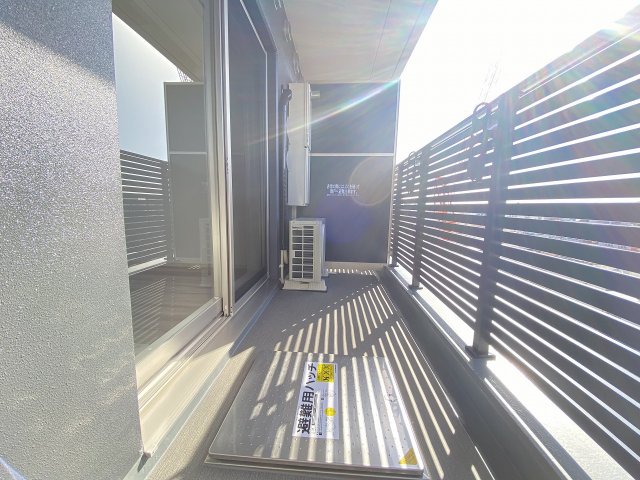 バルコニー　開放的で明るい空間を演出してくれるバルコニーです