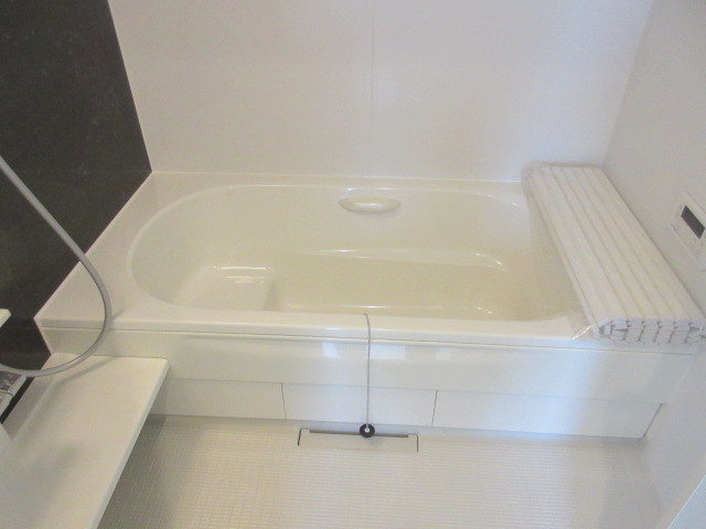 バス・シャワールーム　★１坪バス：ゆったりと寛げます★