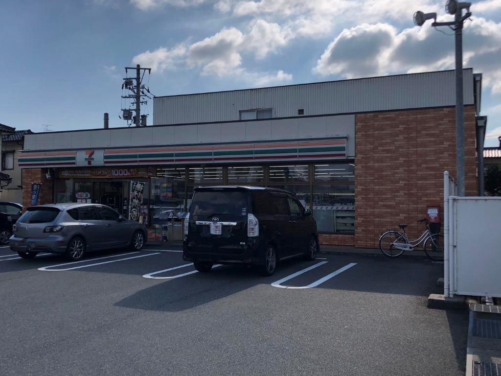 コンビニ　セブンイレブン 福井高木町店（コンビニ）まで352m