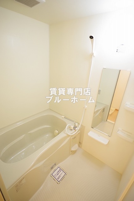 バス・シャワールーム　追炊き機能付きのお風呂です！