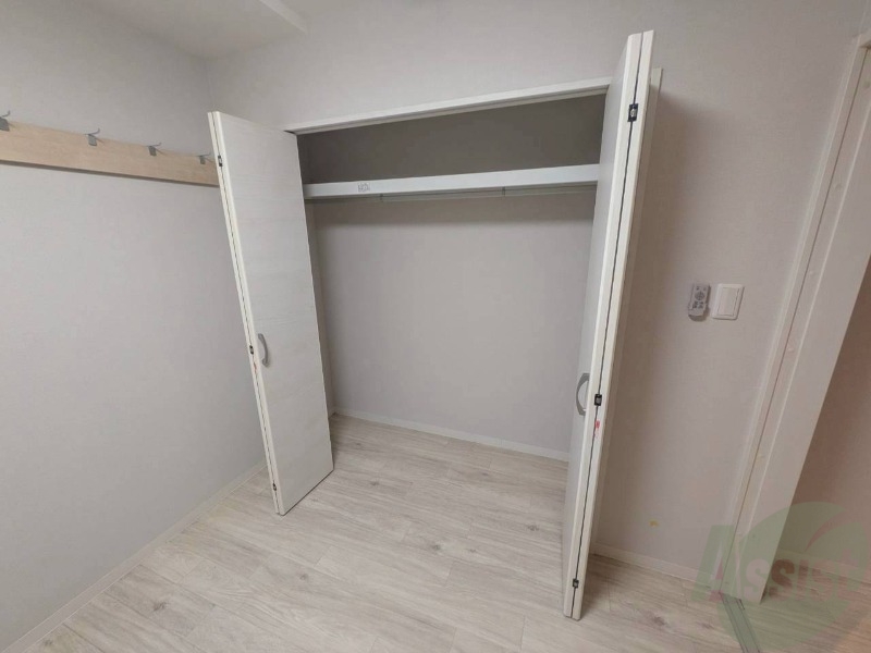 収納　クローゼットは奥行きもあり、荷物が多い方でも安心です。