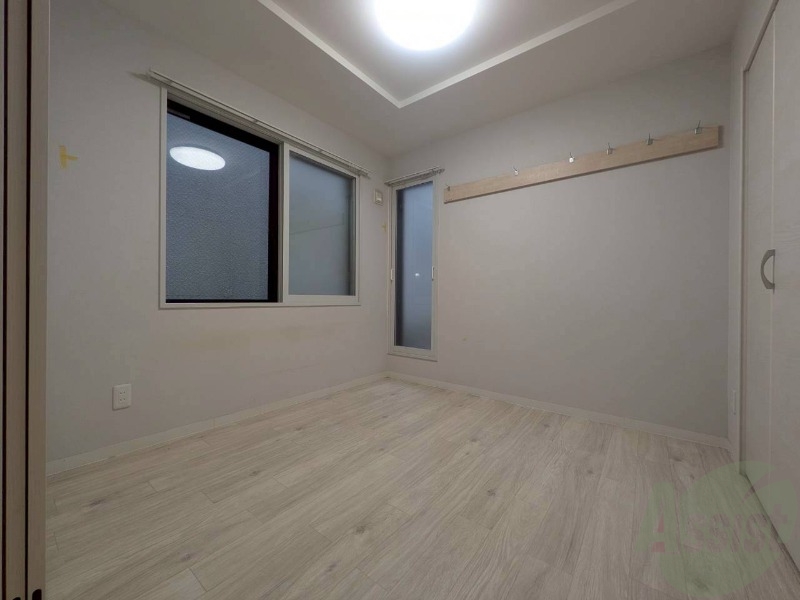 その他部屋・スペース　戸を閉めるとリビングと区切られた寝室にすることができますよ。