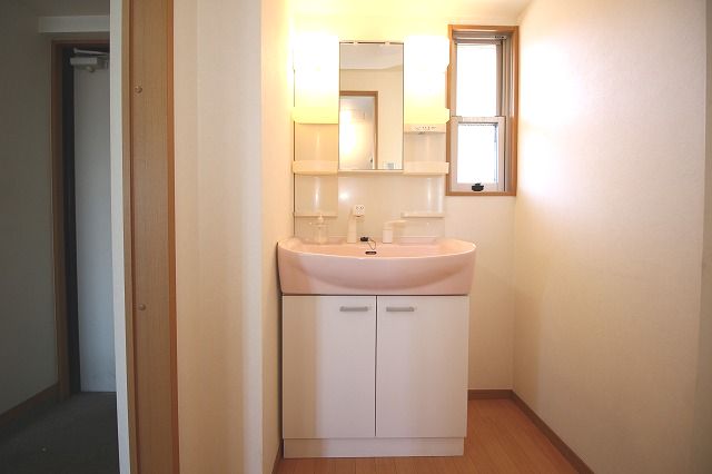 洗面設備　脱衣スペースもあります