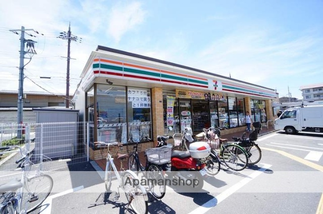 コンビニ　セブンイレブン（コンビニ）まで326m