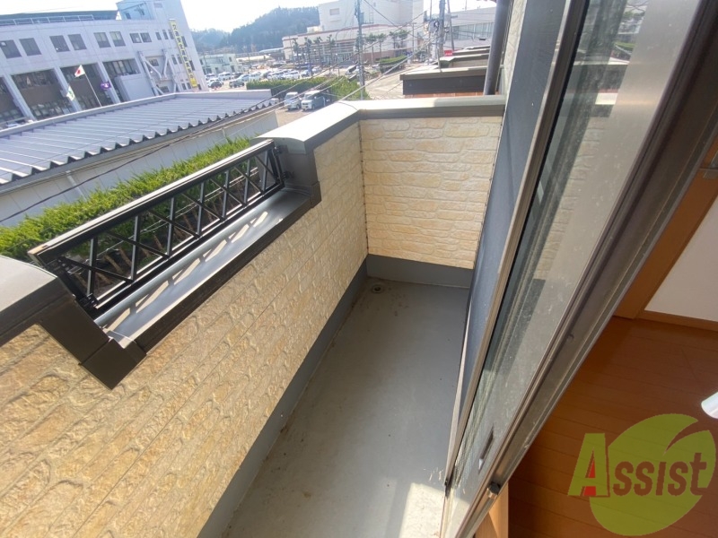 バルコニー　こちらはバルコニー。洗濯物が干せるようになっています