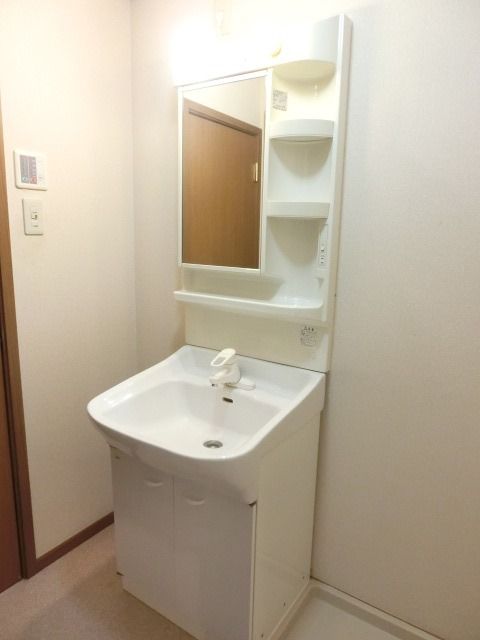 洗面設備　独立していると便利ですね。