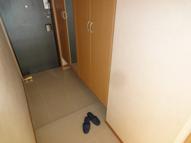 玄関　同物件別号室の写真です。