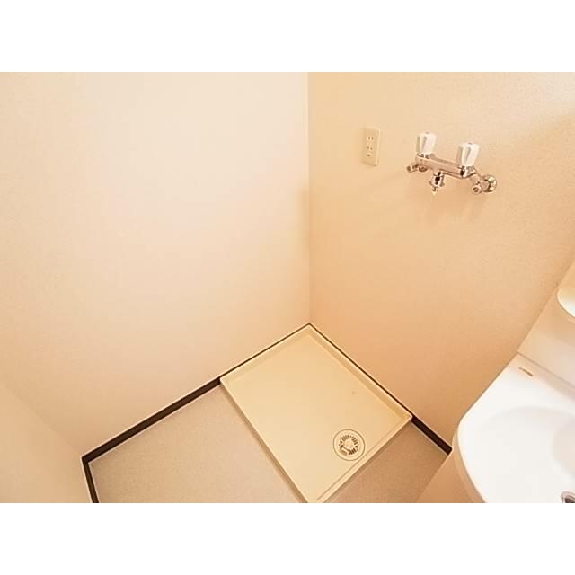 洗面設備　明るい洗面所です