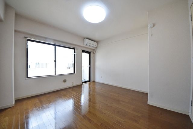 居室・リビング　お問い合わせはタウンハウジングまで