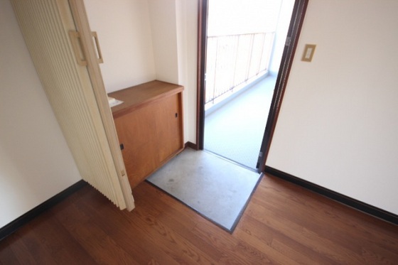 玄関　※別号室の写真です
