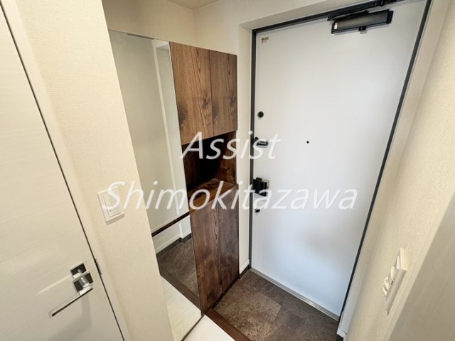 玄関　※同物件参考写真です