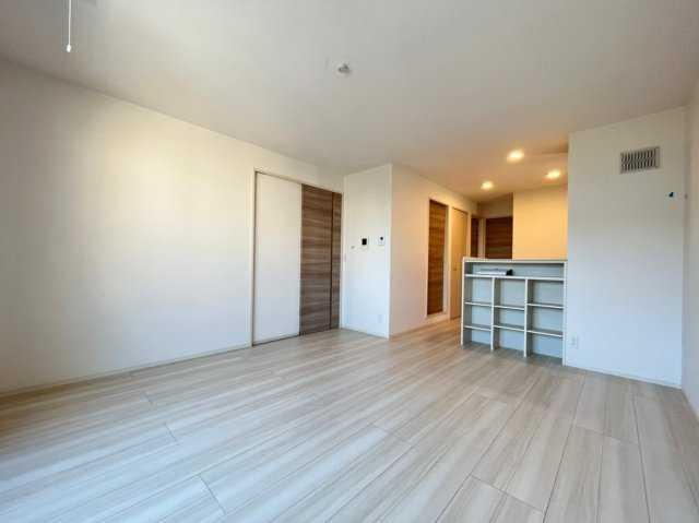 居室・リビング　別号室の画像です。ご参考下さい