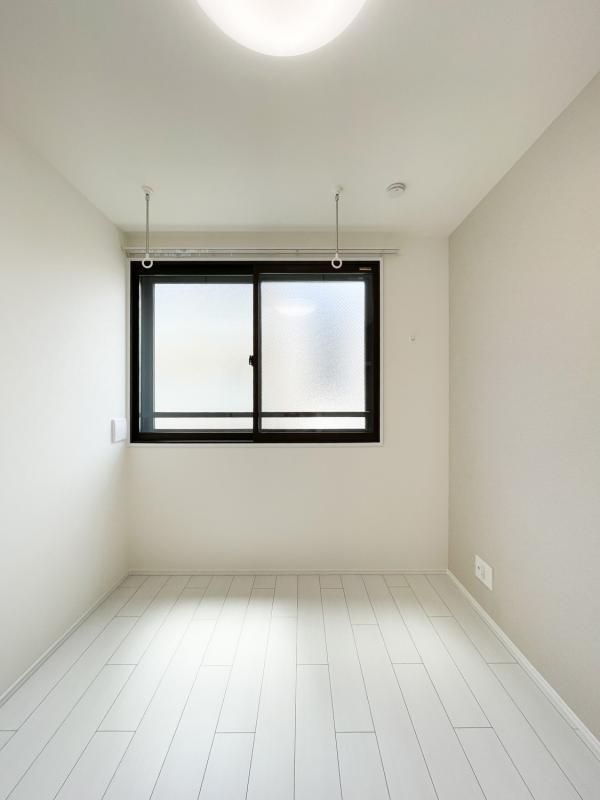 居室・リビング　☆明るい洋室☆