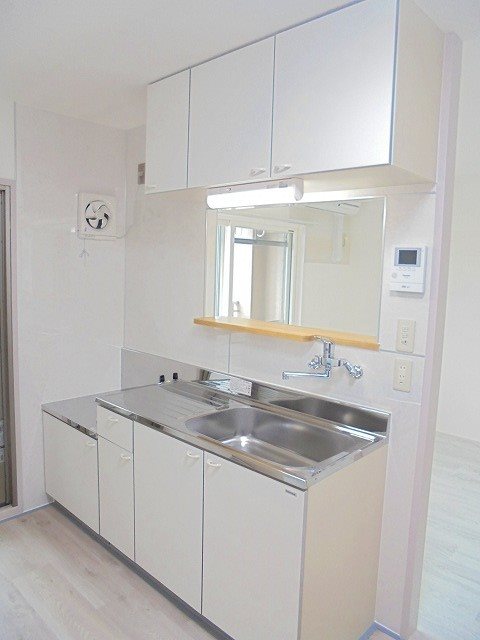 キッチン　写真は212号室です。(参考)