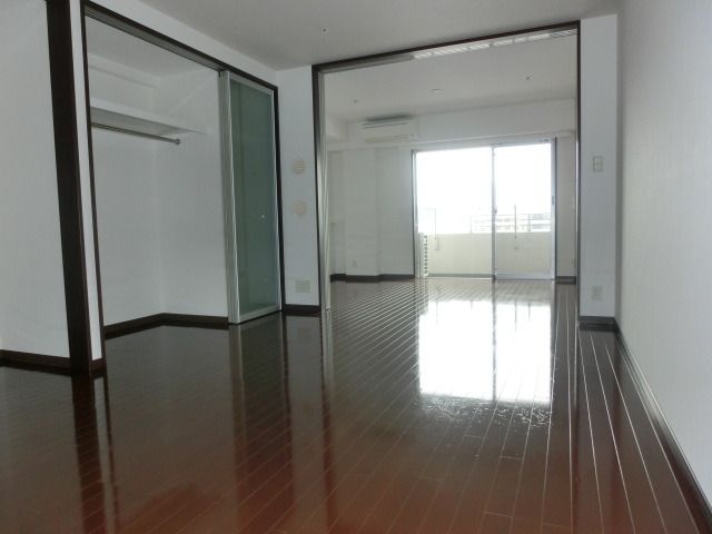 その他部屋・スペース　間仕切り開ければ開放感ある居室です