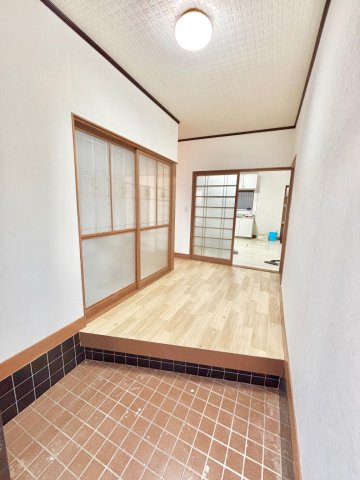 玄関　広々玄関