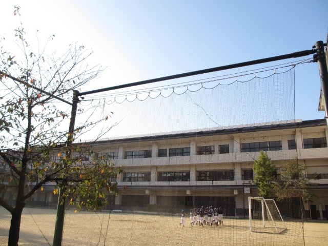 小学校　長崎市立桜町小学校（小学校）まで647m