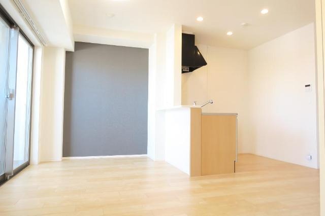 居室・リビング　家具の配置に困らないリビングですね