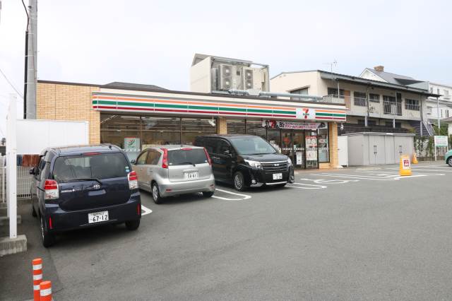 コンビニ　セブンイレブン福岡小田部5丁目店（コンビニ）まで266m