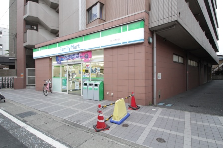 コンビニ　ファミリーマート 二子大通り店（コンビニ）まで160m