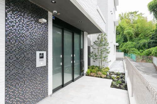 エントランス　共用玄関はオートロック採用