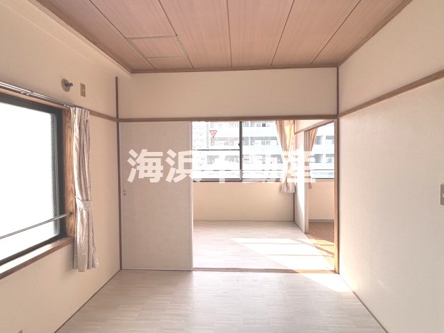第八マチイビルの居間写真