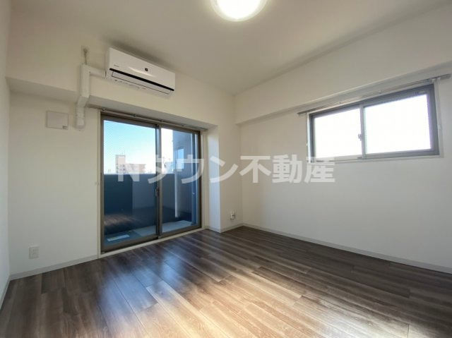 その他部屋・スペース　落ち着いた色調の寝室です