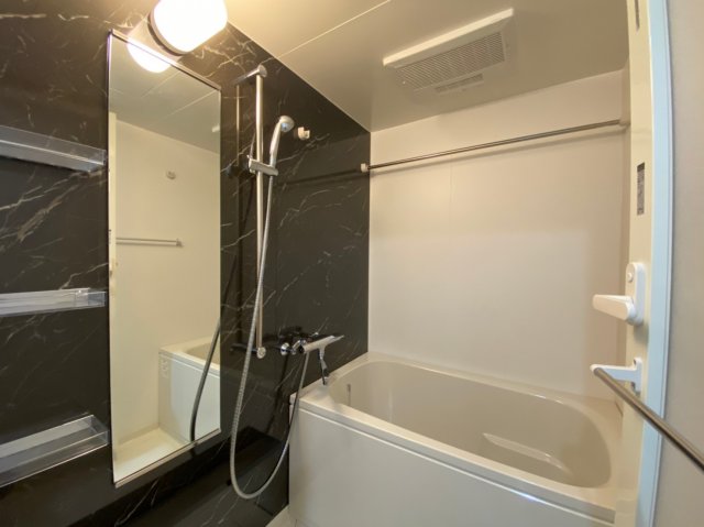 バス・シャワールーム　お風呂で日々の疲れを落としましょう