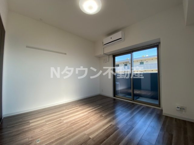 居室・リビング　こちらの居間で趣味の時間をお楽しみください