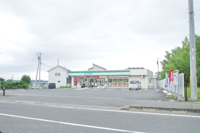 コンビニ　ファミリーマート平塚真田店（コンビニ）まで910m