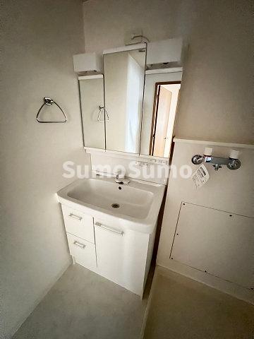 洗面設備　スペースが確保できる洗面所です