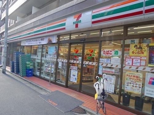 コンビニ　セブンイレブン 港区麻布十番３丁目店（コンビニ）まで450m